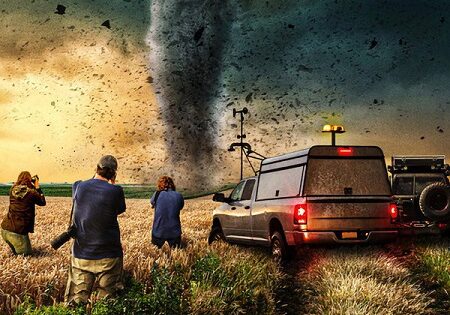 مسلسل In the Eye of the Storm Chasers الحلقة 1 مترجمة
